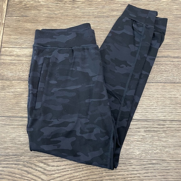 Alphalete Joggers - Picture 1 of 8